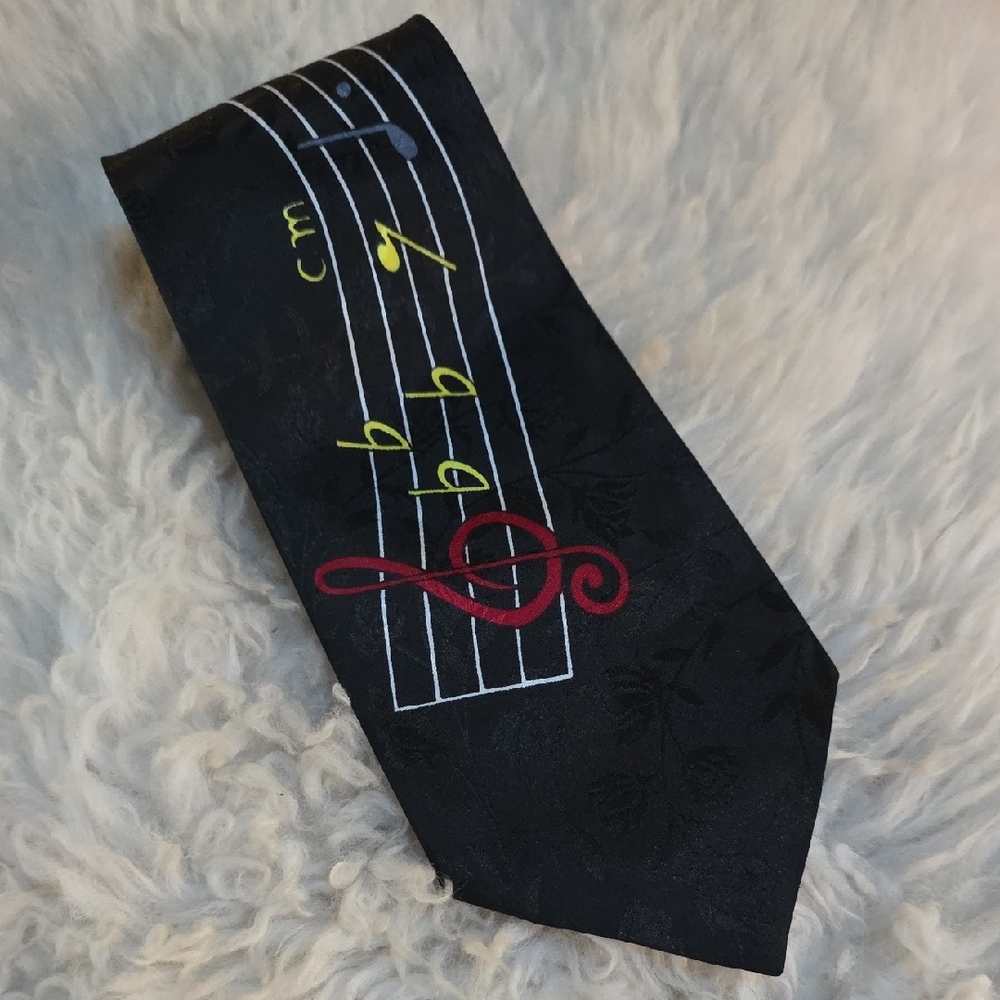 Vintage Renaissance Hand Made Musical Note Black Tie Music Bars